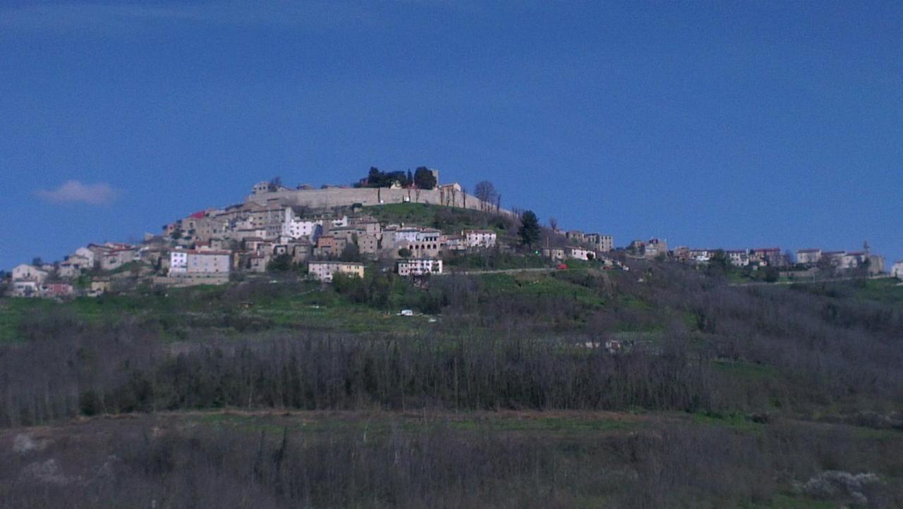 Ruine-Motovun Dh Vila Exterior foto