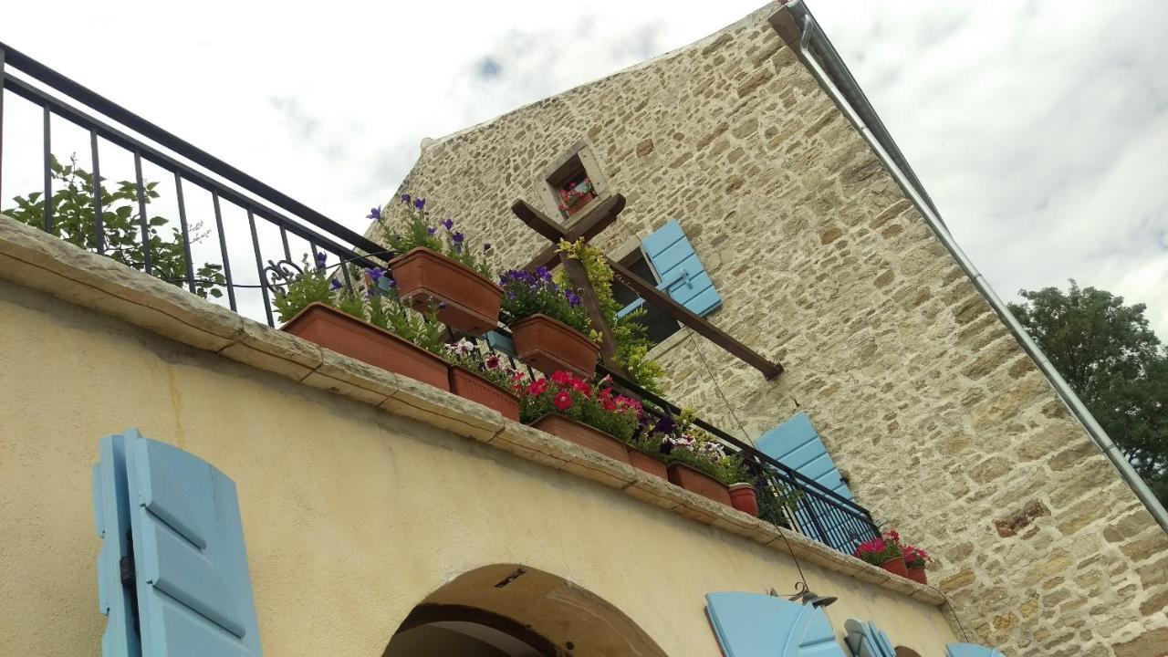 Ruine-Motovun Dh Vila Exterior foto